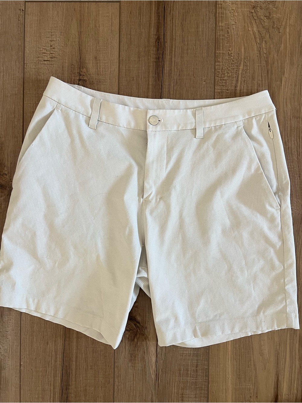 Lululemon ABC Classic-Fit Short 7"  WovenAir Bone Size 31